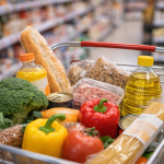Zakupy w koszyku spożywczym