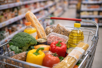 Zakupy w koszyku spożywczym
